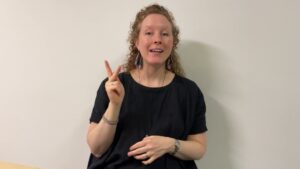 Upptäck samtidskonst på Kiasma – guidad visning på teckenspråk - Magdalena Kintopf-Huuhka