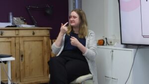 Elin föreläste om teckenspråkiga medier i public service - Elin Westerlund